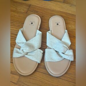 women’s off white size 7 sandals